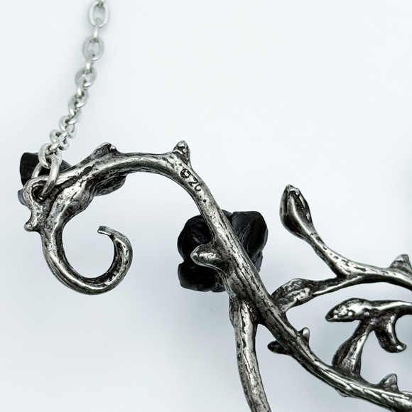 ❤️Alchemy of England The Blood Rose Gothic Red Heart Pendant Necklace - Picture 8 of 14